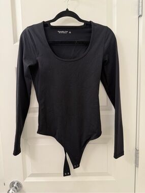 Abercrombie & Fitch Black Long-Sleeve Scoop Bodysuit